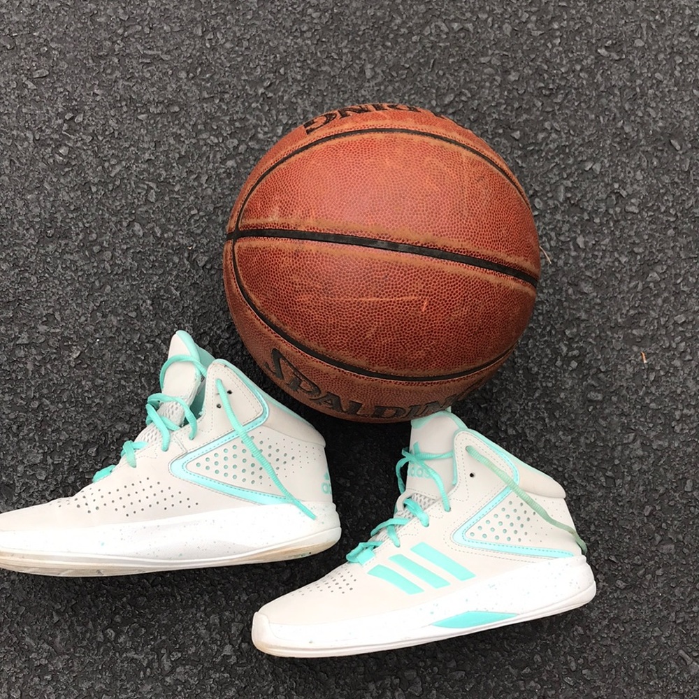 ADIDAS Girls Basketball Shoes Size 4.5 White/Aqua